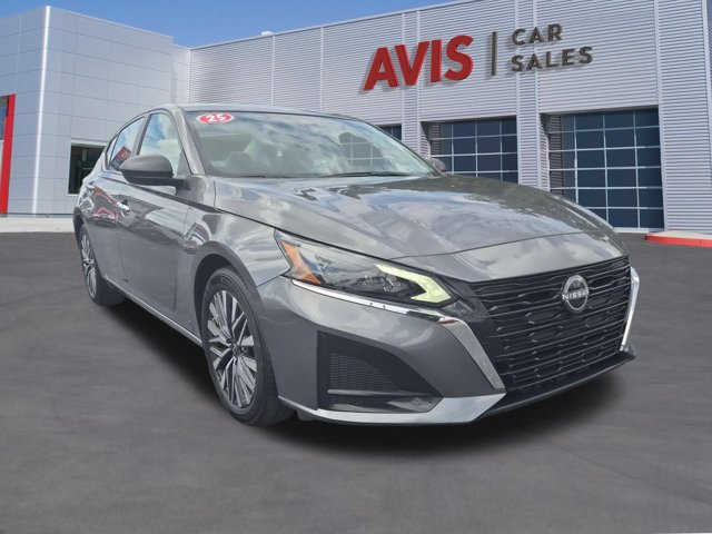 Used 2025 Nissan Altima 2.5 SV FWD image 3