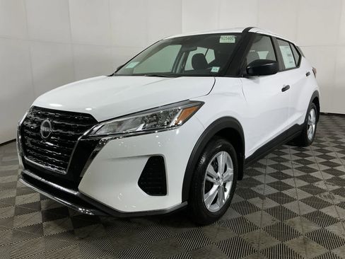 New 2025 Nissan Kicks Play S image 3