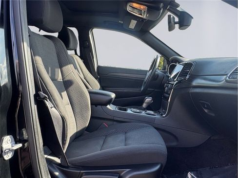 Used 2019 Jeep Grand Cherokee Laredo image 20