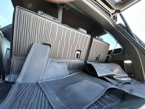 Used 2023 Ford Expedition Platinum image 18