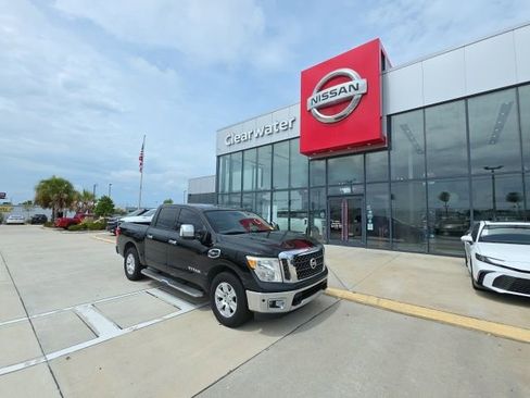 Used 2017 Nissan Titan SV RWD image 1