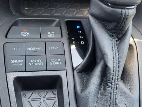Used 2022 Toyota RAV4 XLE Premium AWD/4WD image 38