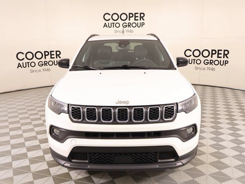 Used 2025 Jeep Compass Latitude AWD/4WD image 8