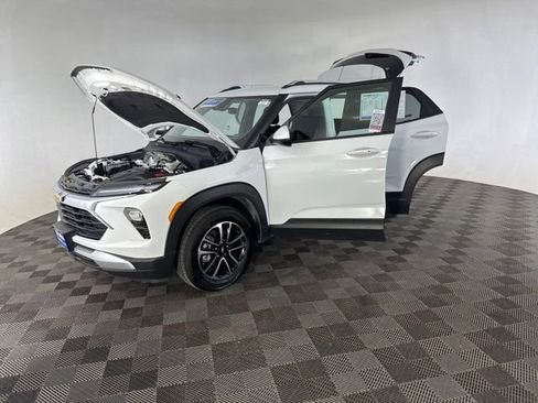 Used 2025 Chevrolet TrailBlazer LT AWD/4WD image 11