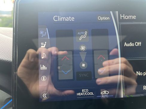 Used 2021 Toyota Venza Limited image 67