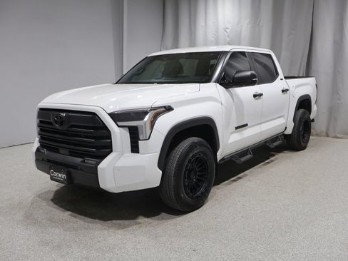 Used 2025 Toyota Tundra SR5 w/ SR5 Convenience Package AWD/4WD image 7