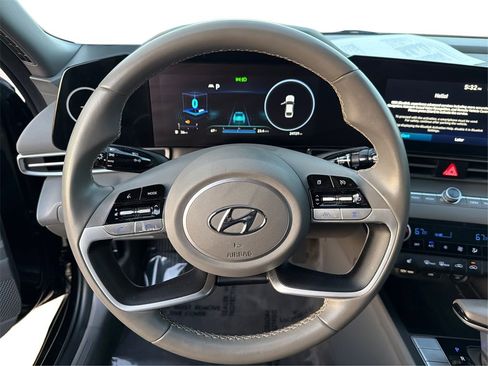Used 2023 Hyundai Elantra SEL w/ Convenience Package image 17