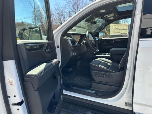New 2026 GMC Yukon Elevation w/ Elevation Premium Package AWD/4WD image 12