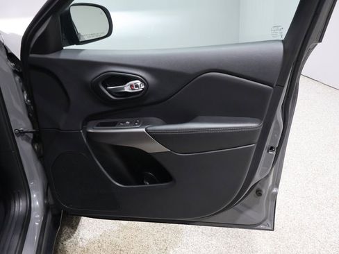 Used 2022 Jeep Cherokee Latitude Lux image 23