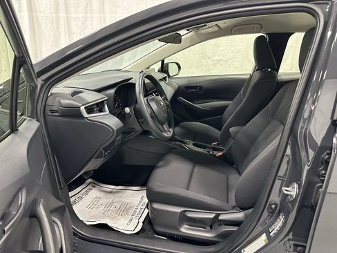 Used 2025 Toyota Corolla LE FWD image 10