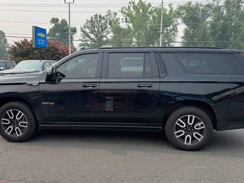 Used 2023 GMC Yukon XL AT4 w/ AT4 Premium Package AWD/4WD image 4