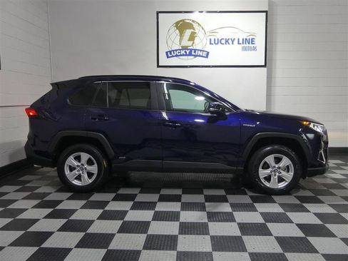 Used 2020 Toyota RAV4 XLE w/ Convenience Package AWD/4WD image 6
