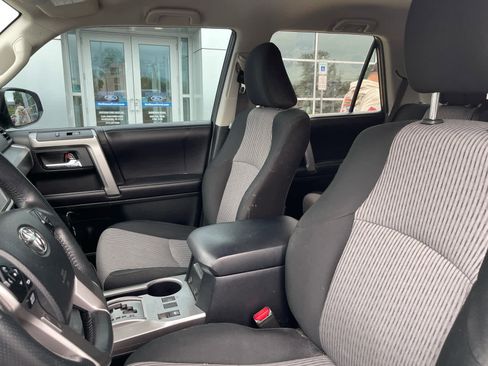 Used 2017 Toyota 4Runner SR5 AWD/4WD image 10