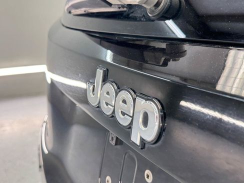 Used 2020 Jeep Renegade Latitude FWD image 12