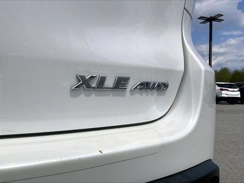 Used 2019 Toyota Highlander XLE AWD/4WD image 29
