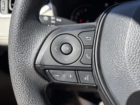 Used 2025 Toyota RAV4 XLE AWD/4WD image 19