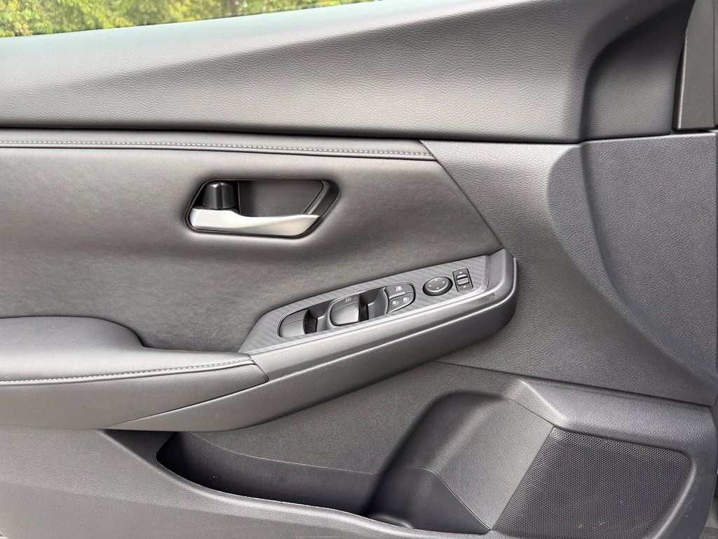 Used 2025 Nissan Sentra SV FWD image 22
