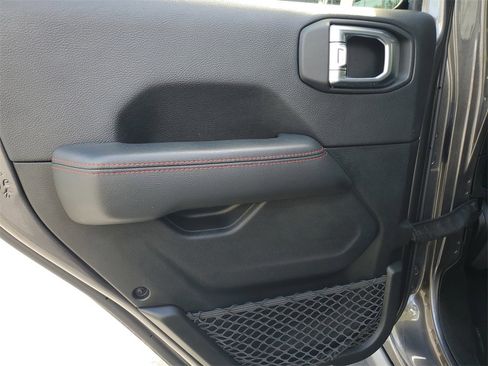 Used 2020 Jeep Gladiator Rubicon image 8