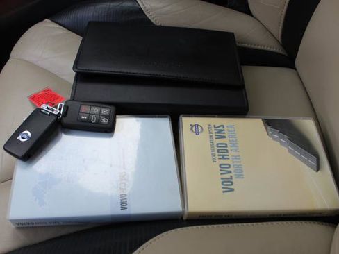 Used 2012 Volvo XC60 T6 R-Design image 33