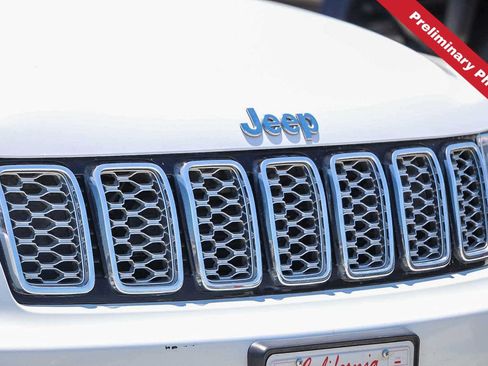 Used 2019 Jeep Grand Cherokee Overland AWD/4WD image 5