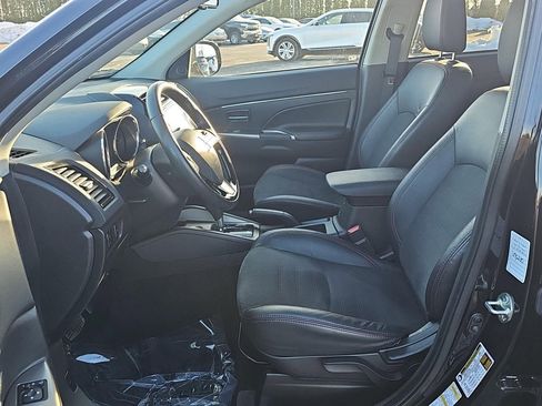 Used 2024 Mitsubishi Outlander Sport SE image 11