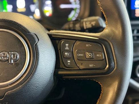 Used 2024 Jeep Wrangler Unlimited AWD/4WD image 25