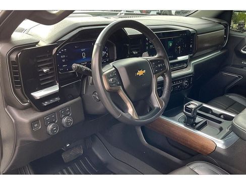 Used 2022 Chevrolet Silverado 1500 High Country w/ Technology Package AWD/4WD image 16