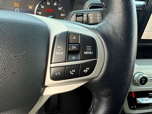 Used 2022 Ford Explorer XLT w/ Equipment Group 202A AWD/4WD image 19