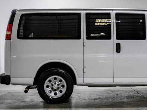 Used 2009 Chevrolet Express 1500 image 14