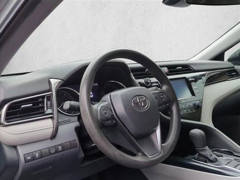 Used 2020 Toyota Camry LE image 6