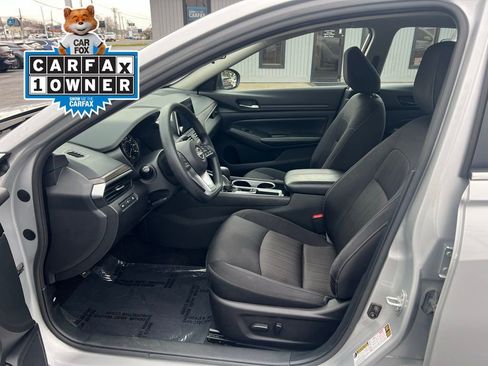 Used 2024 Nissan Altima 2.5 SV FWD image 9