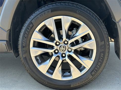 Used 2023 Toyota RAV4 XLE Premium image 9