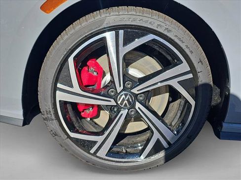 New 2025 Volkswagen Golf SE image 11