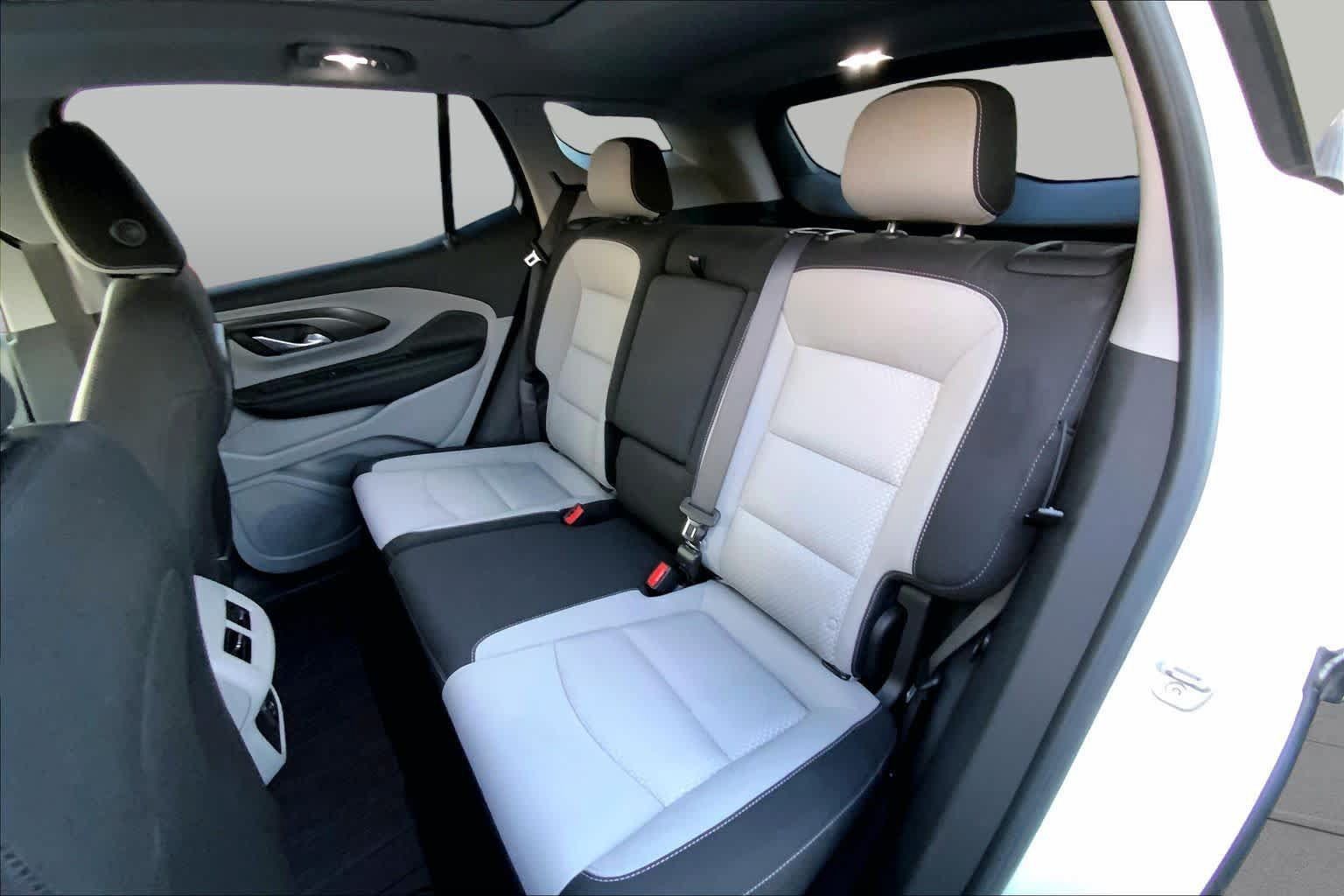 Used 2022 GMC Terrain SLE w/ Driver Convenience Package FWD image 18