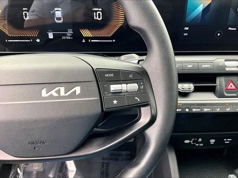 Used 2025 Kia K4 LXS image 19