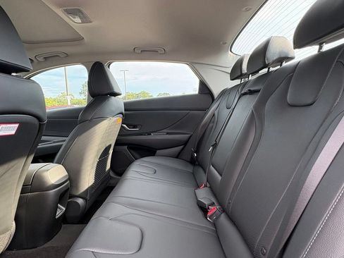 New 2026 Hyundai Elantra Limited FWD image 31