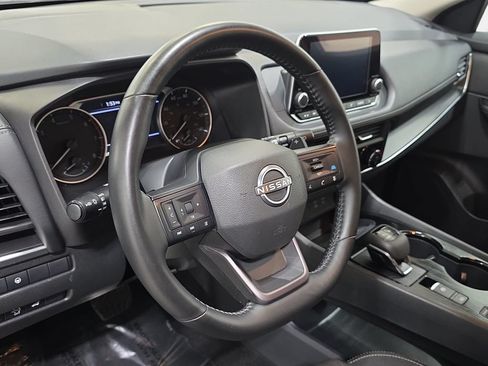 Used 2025 Nissan Rogue SV FWD image 14