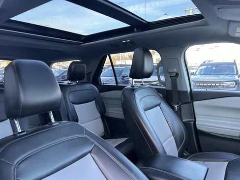 Certified 2022 Ford Explorer XLT w/ Equipment Group 202A image 21