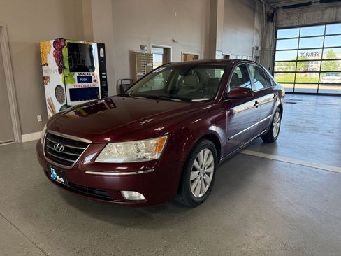 Used 2010 Hyundai Sonata Limited FWD image 2