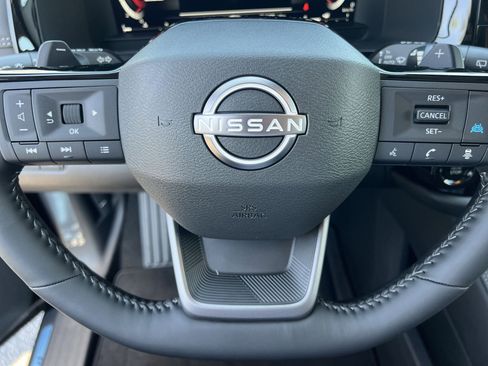 New 2026 Nissan Pathfinder Platinum image 9