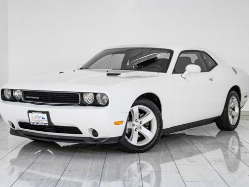 Used 2013 Dodge Challenger SXT image 4