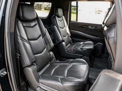 Used 2019 Cadillac Escalade ESV Platinum image 32