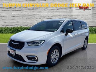 New 2025 Chrysler Pacifica Select video 1