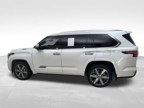Used 2023 Toyota Sequoia Capstone AWD/4WD image 7
