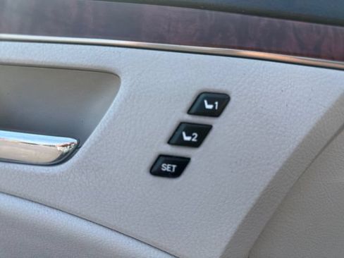 Used 2011 Toyota Avalon Limited FWD image 26