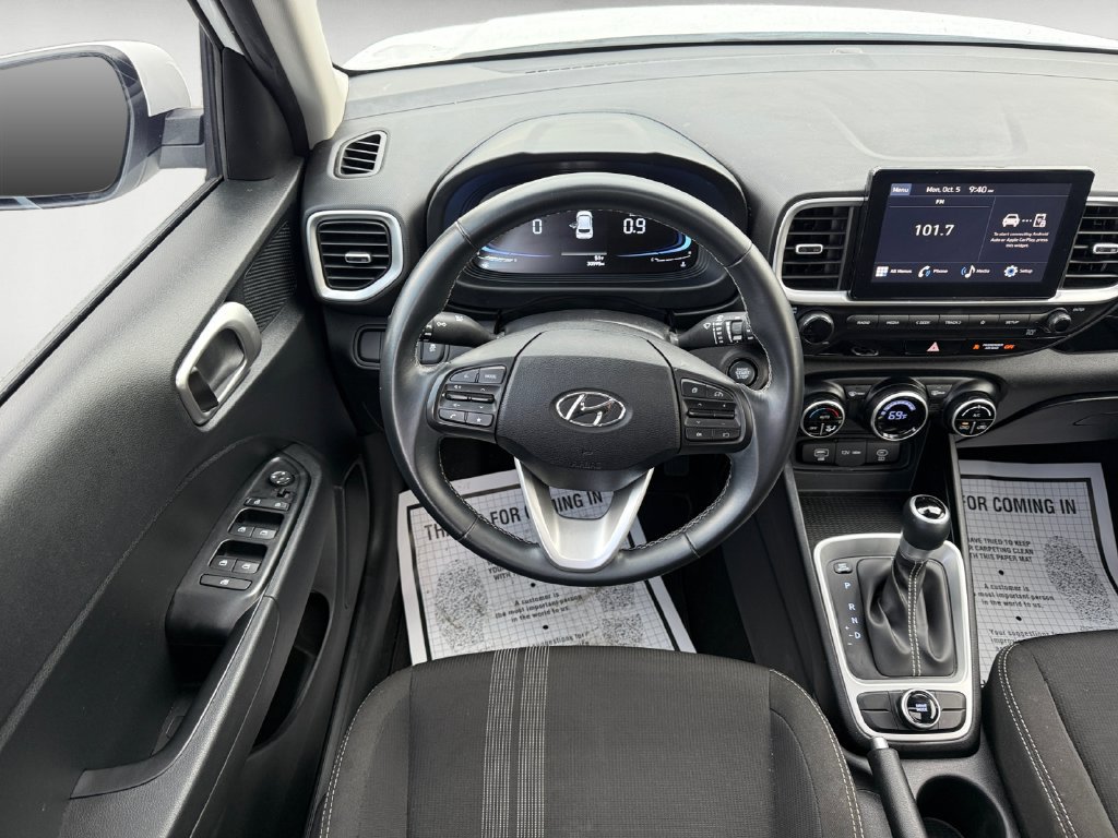 Used 2024 Hyundai Venue SEL FWD image 11