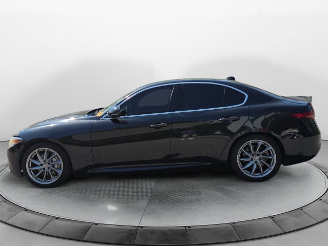 Used 2017 Alfa Romeo Giulia w/ Cold Weather Package RWD image 2