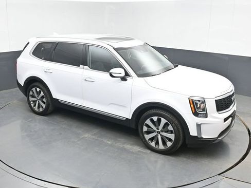 Used 2022 Kia Telluride S AWD/4WD image 1