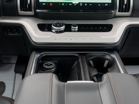 Used 2025 Ford Expedition Active image 17