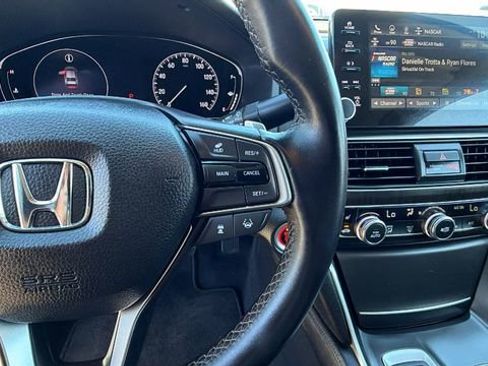 Used 2018 Honda Accord Touring image 28